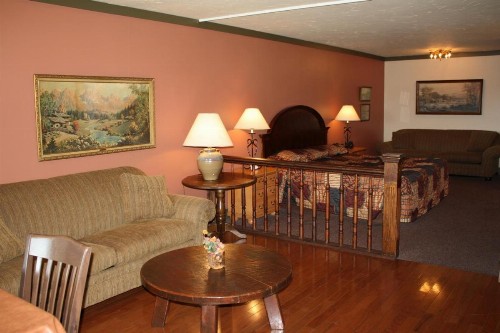 Outback Roadhouse Motel & Suites Branson - image 10