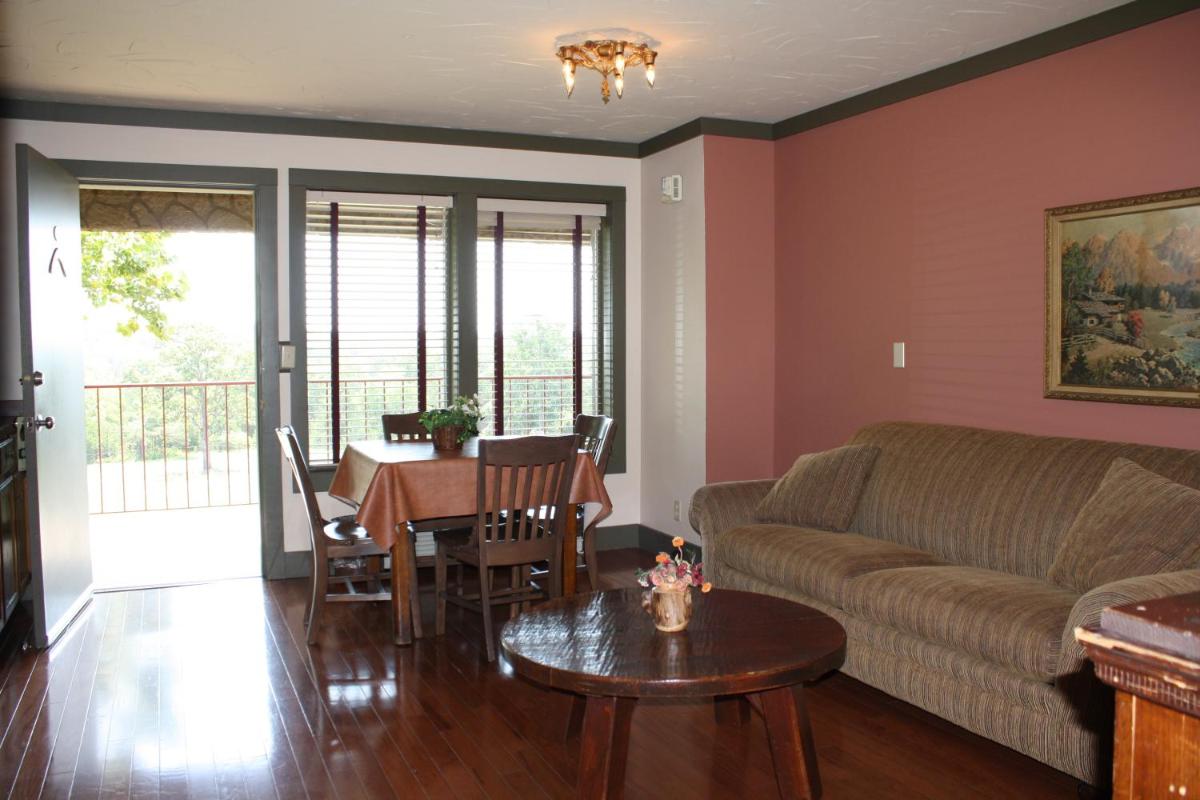 Outback Roadhouse Motel & Suites Branson - image 7