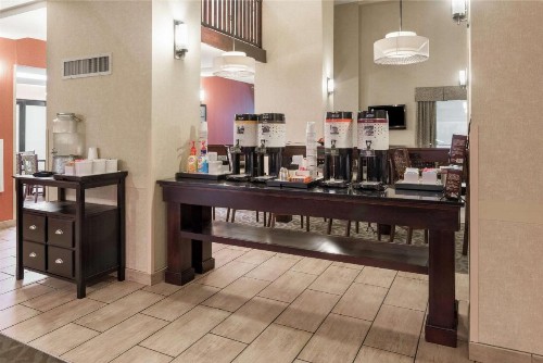 Hampton Inn Branson on the Strip - image 10