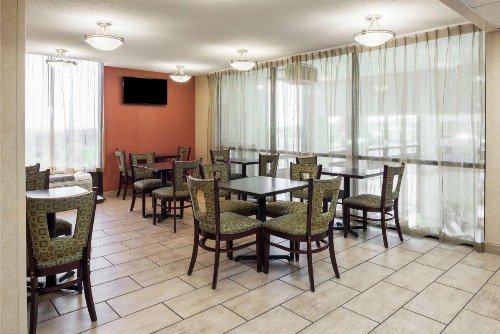 Hampton Inn Branson on the Strip - image 11