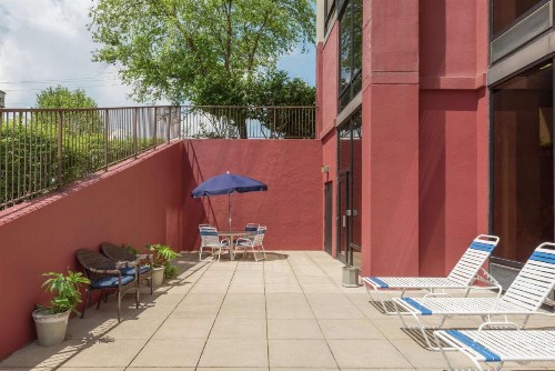 Hampton Inn Branson on the Strip - image 3