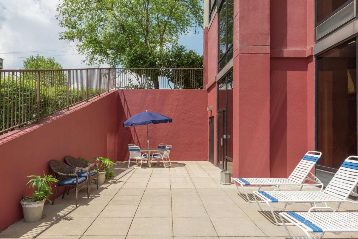 Hampton Inn Branson on the Strip - image 3