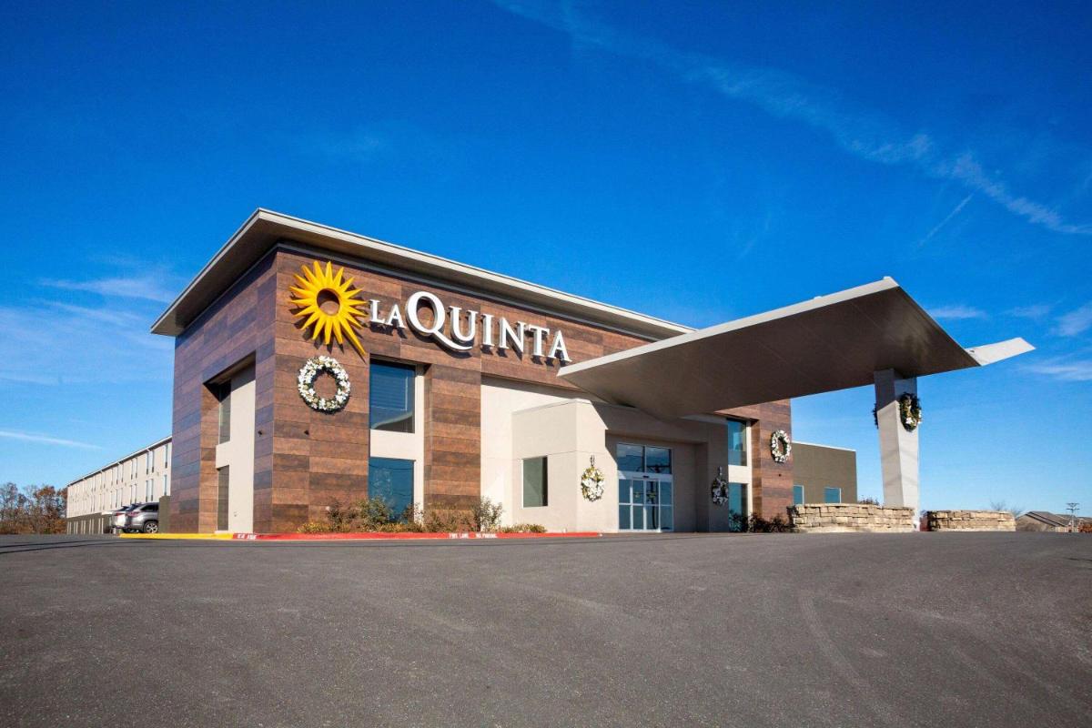 La Quinta by Wyndham Branson - main image