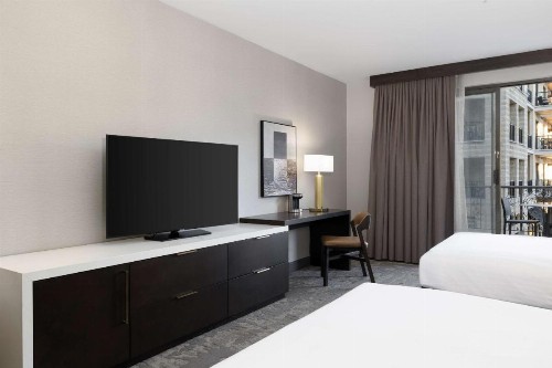 Hilton Promenade Branson Landing - image 11