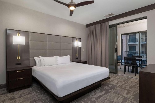 Hilton Promenade Branson Landing - image 14