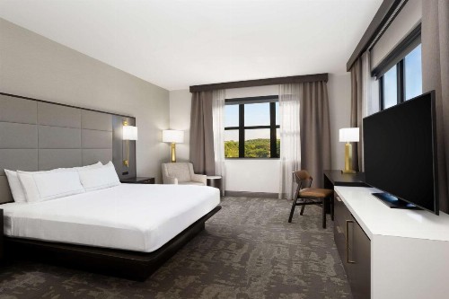 Hilton Promenade Branson Landing - image 15