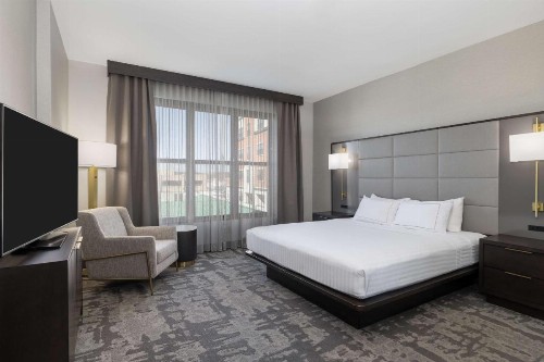 Hilton Promenade Branson Landing - image 18