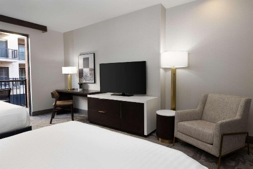 Hilton Promenade Branson Landing - image 32