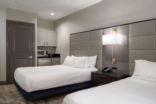 Hilton Promenade Branson Landing - image 36