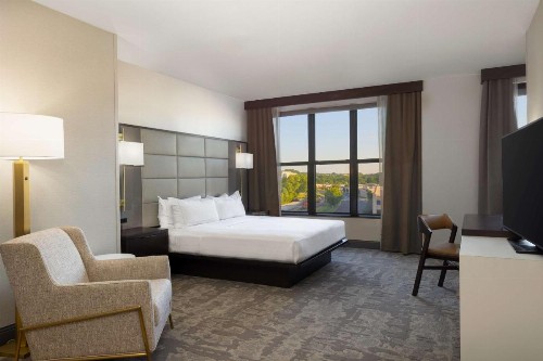 Hilton Promenade Branson Landing - image 37