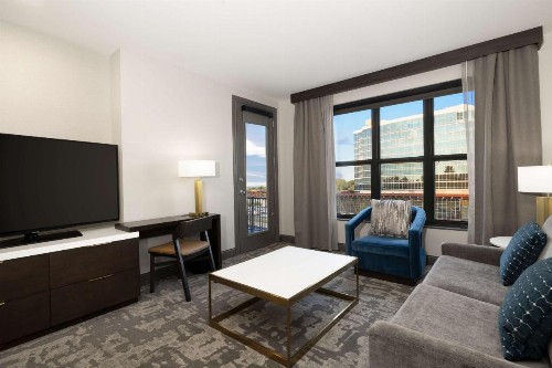 Hilton Promenade Branson Landing - image 40