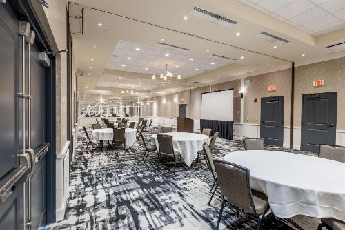 Hilton Promenade Branson Landing - image 41