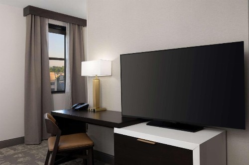 Hilton Promenade Branson Landing - image 50