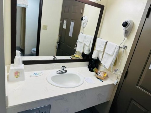 Super 8 by Wyndham Branson/Andy Williams Theatre - image 31