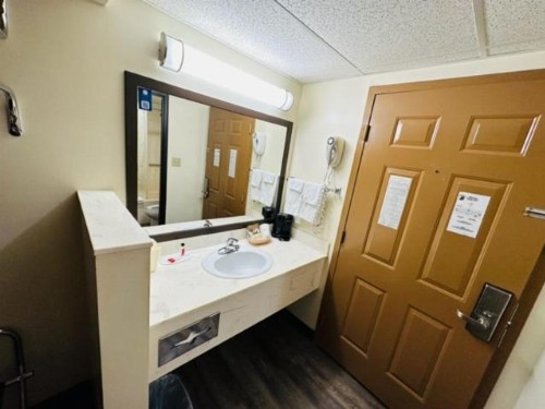 Super 8 by Wyndham Branson/Andy Williams Theatre - image 32