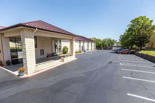 Super 8 by Wyndham Branson/Andy Williams Theatre - image 4