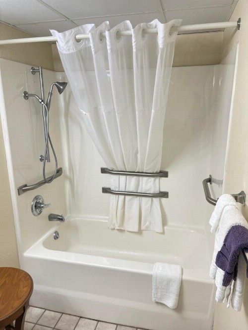 Carriage House Inn - image 11