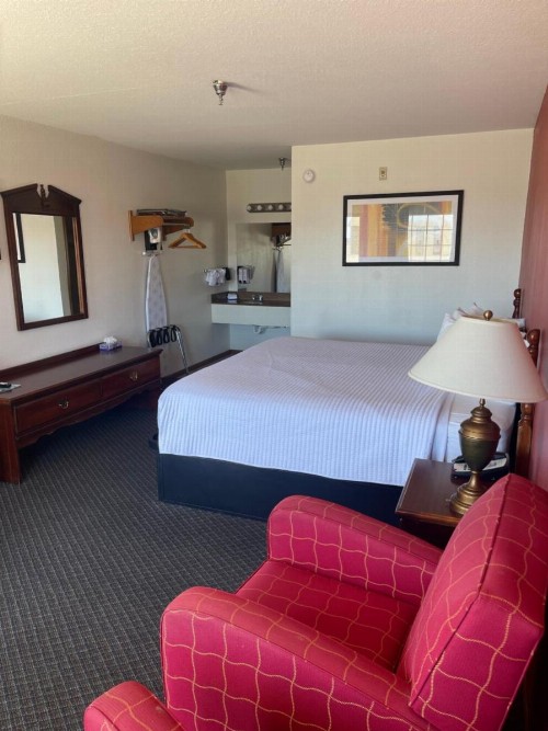 Carriage House Inn - image 13