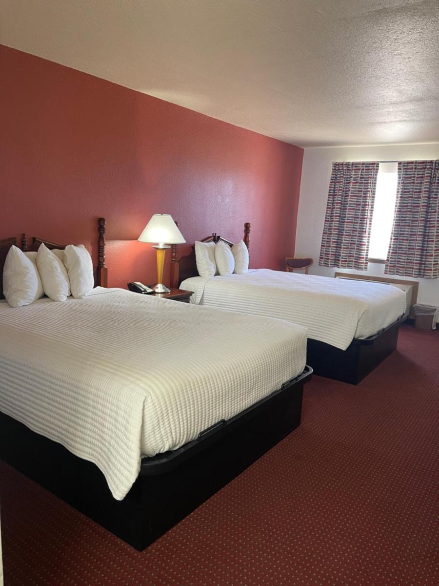 Carriage House Inn - image 4