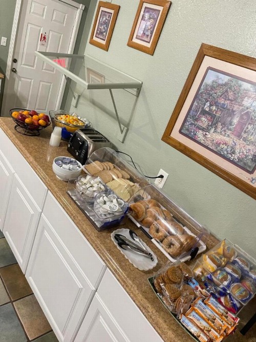 Carriage House Inn - image 6