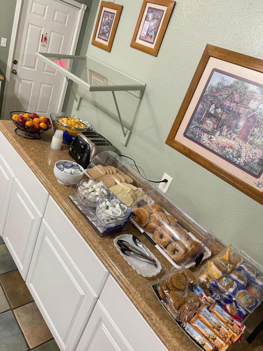 Carriage House Inn - image 6
