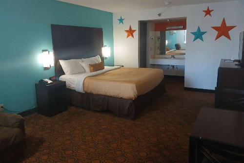 Southern Oaks Inn Near IMAX - image 14