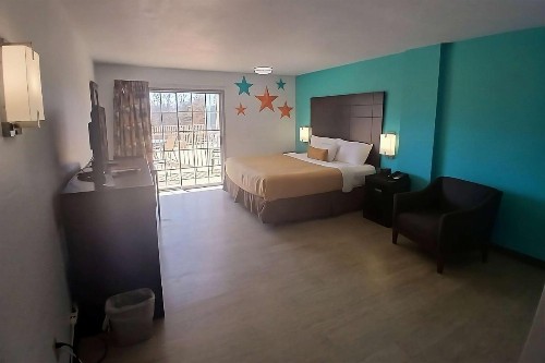 Southern Oaks Inn Near IMAX - image 17