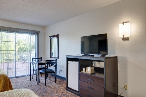 Southern Oaks Inn Near IMAX - image 39