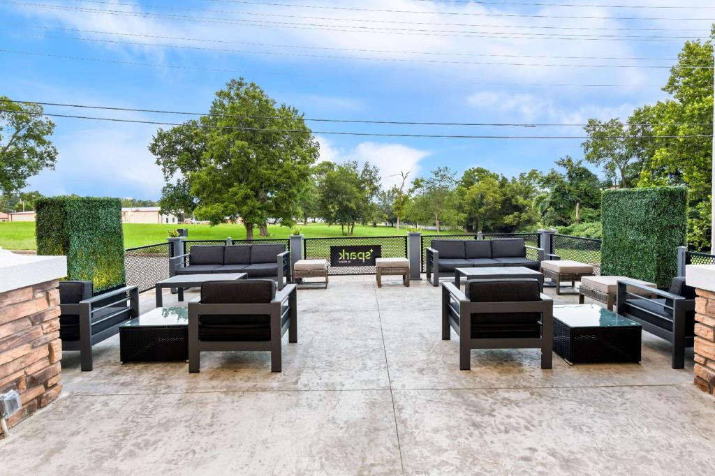 Barrington Hotel & Suites - main image