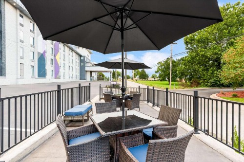 Barrington Hotel & Suites - image 16