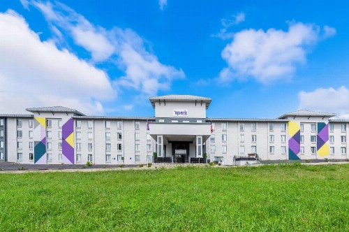 Barrington Hotel & Suites - image 22