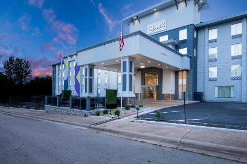 Barrington Hotel & Suites - image 26