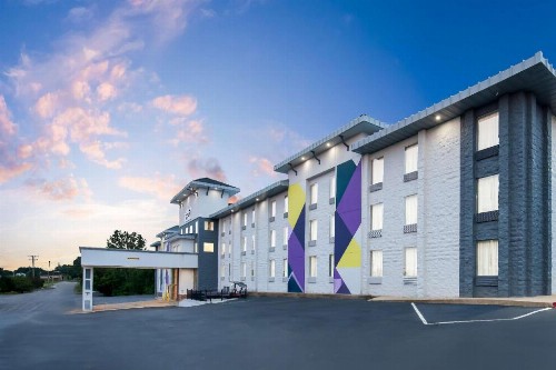 Barrington Hotel & Suites - image 27