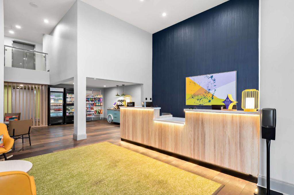 Barrington Hotel & Suites - image 3