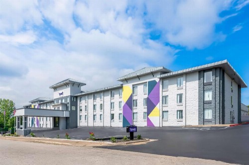 Barrington Hotel & Suites - image 33