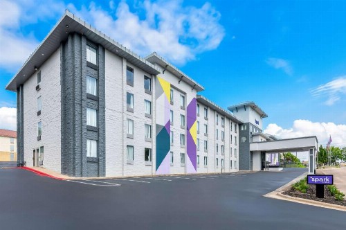 Barrington Hotel And Suites
