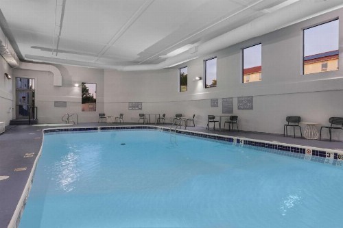 Barrington Hotel & Suites - image 6