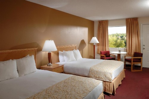 Whispering Hills Inn - image 3