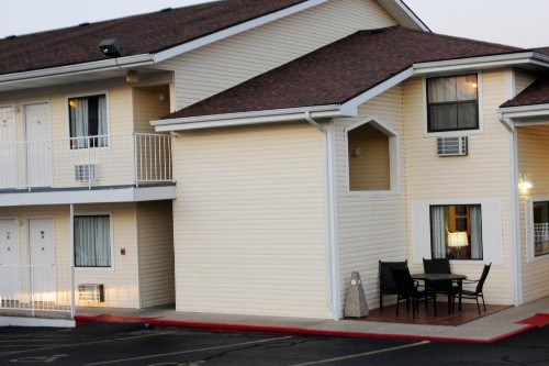 Whispering Hills Inn - image 7