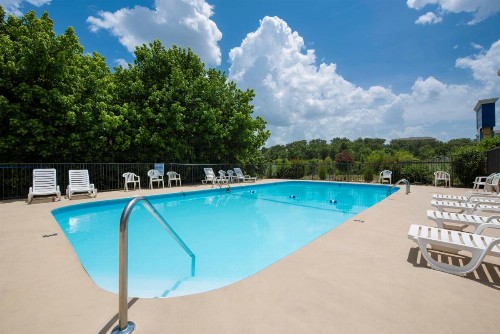 Brookwood Inn Branson - image 6