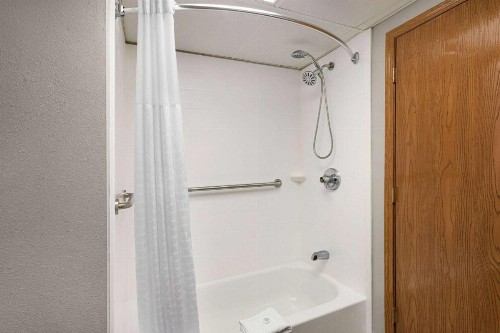 Camden Hotel and Conference Center - image 10