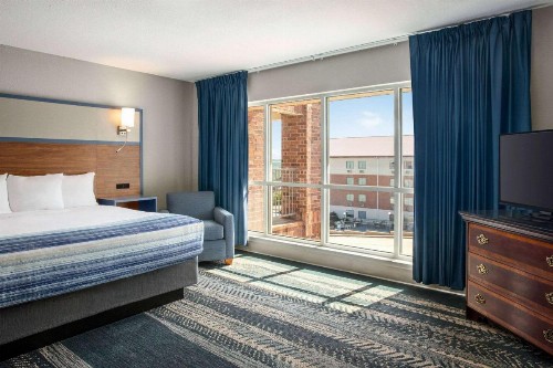 Camden Hotel and Conference Center - image 2