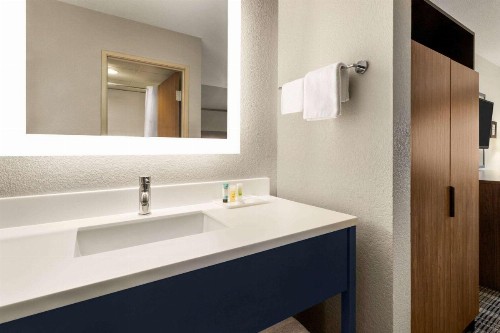 Camden Hotel and Conference Center - image 30