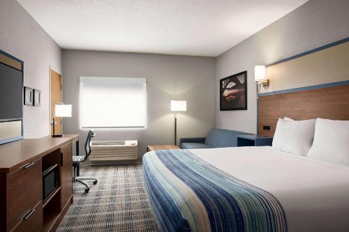 Camden Hotel and Conference Center - image 5