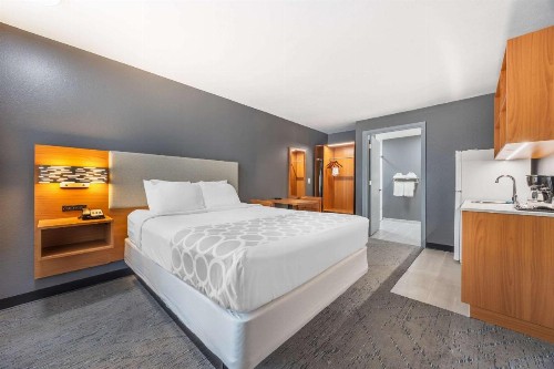 Baymont by Wyndham Branson - image 18