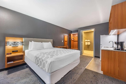 Baymont by Wyndham Branson - image 8