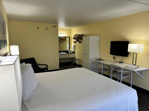 Seven Gables Inn - image 11