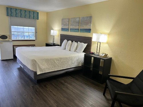 Seven Gables Inn - image 30