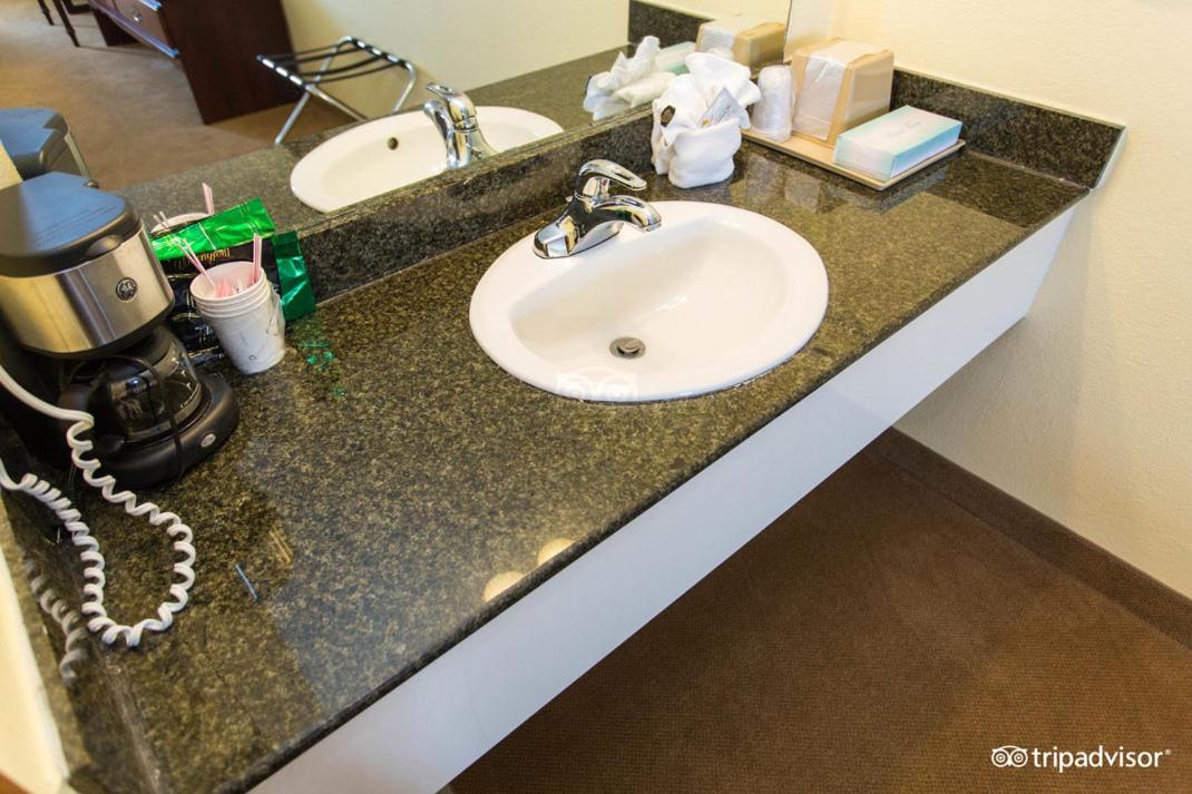 Seven Gables Inn - image 4