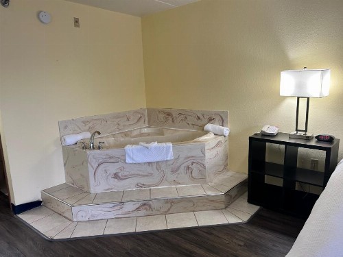 Seven Gables Inn - image 8